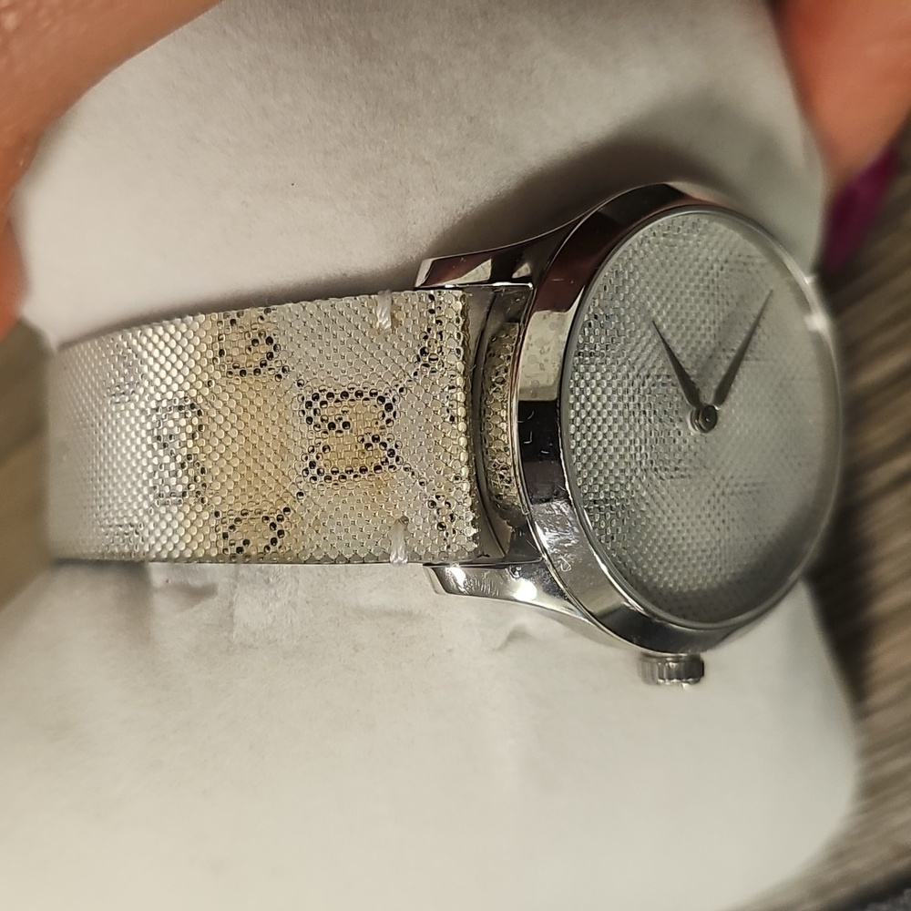 Unisex Gucci watch Good condition - Picture 16 of 17